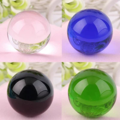 Sfera di vetro magica colorata asiatica con sfera di cristallo trasparente